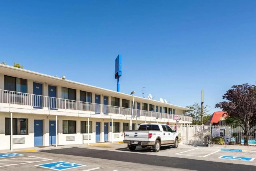 Motel 6 Reno - Virginia Plumb