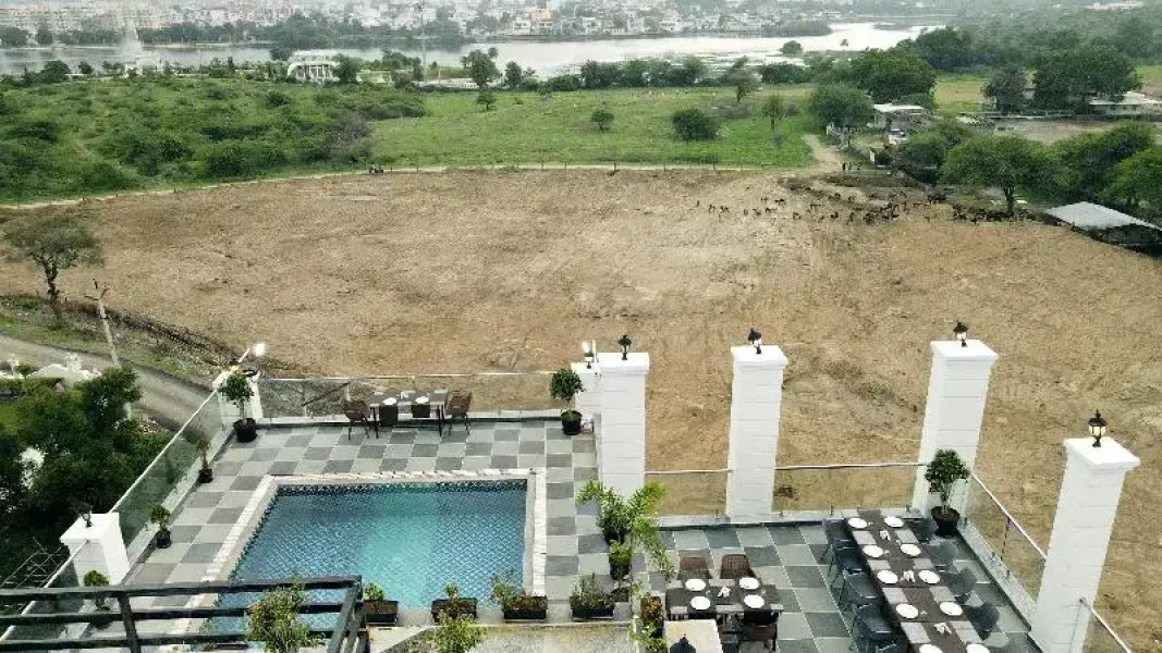 Revaas Lake View Boutique Hotel