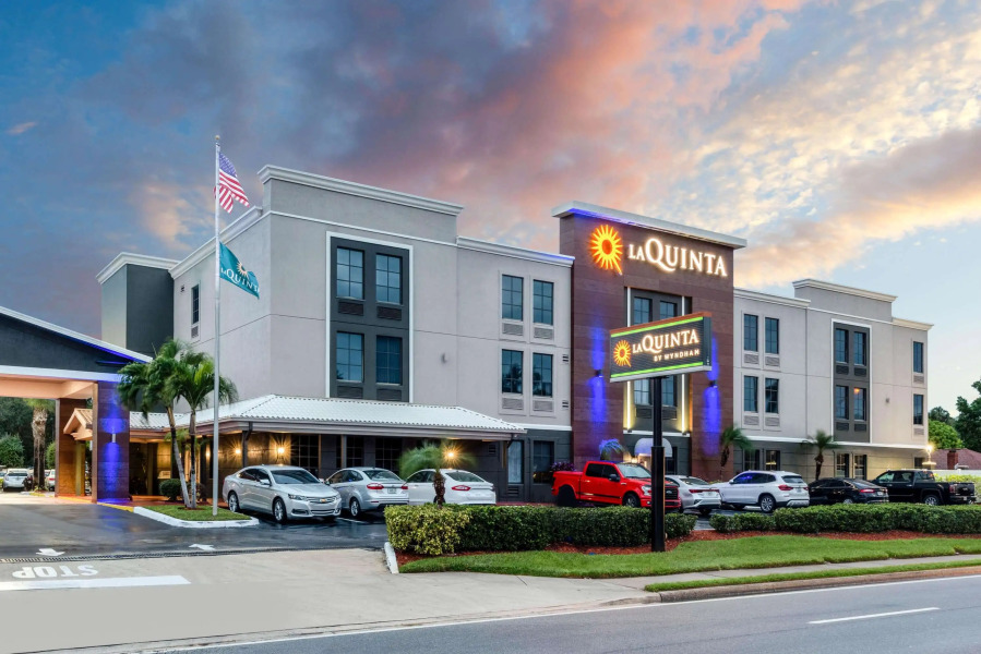 La Quinta Inn & Suites by Wyndham St. Petersburg Northeast