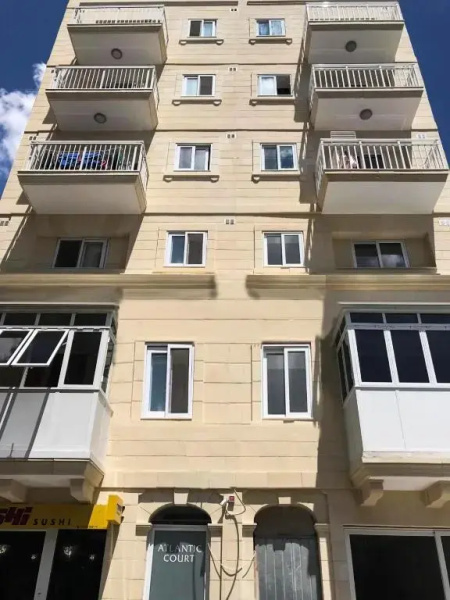 F9-1 Double room with private bathroom in shared Flat