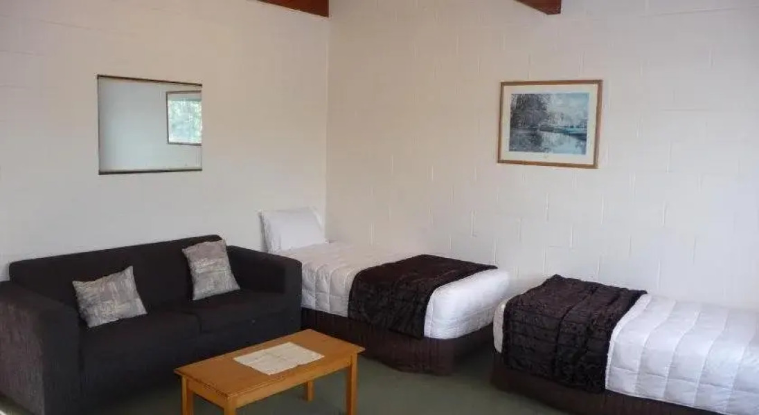 Coachmans Lodge Motel