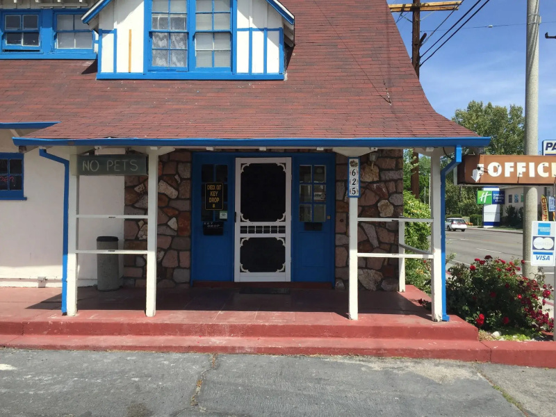 Townhouse Motel