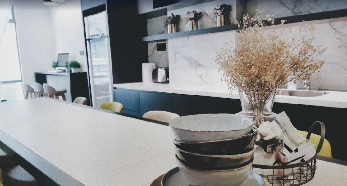 Dimple.Life - Hostel