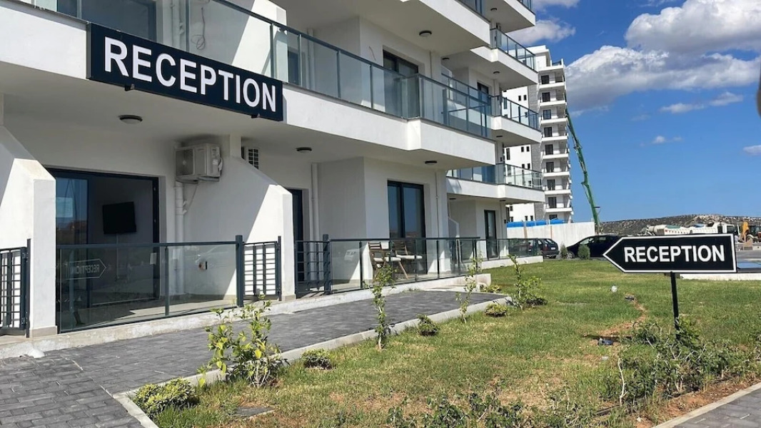 Iona Pool Apartments