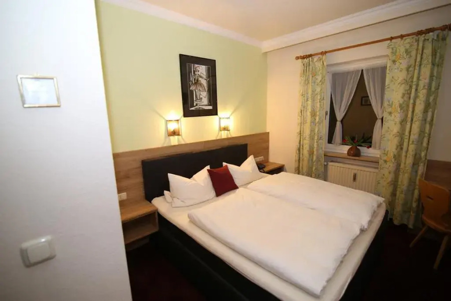 Hotel Grader