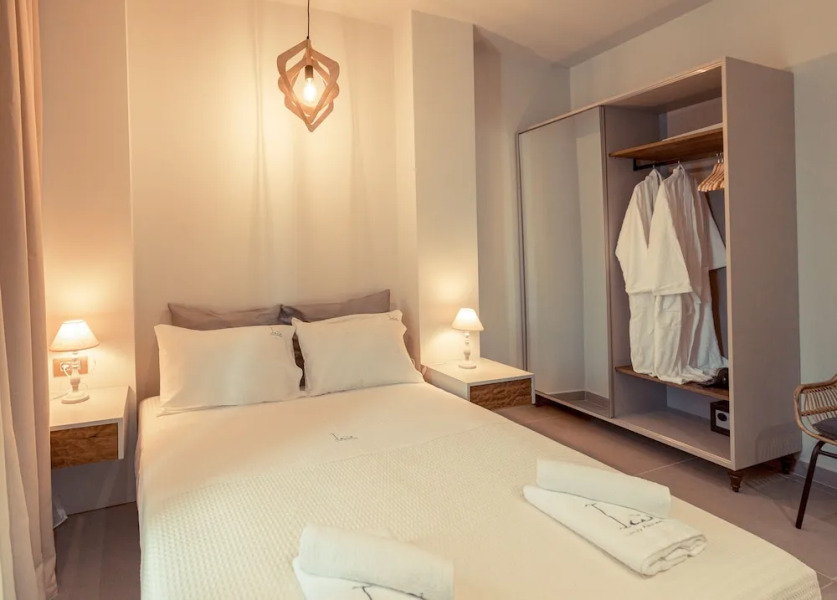 IO Luxury Pool & Hot Tub Suites