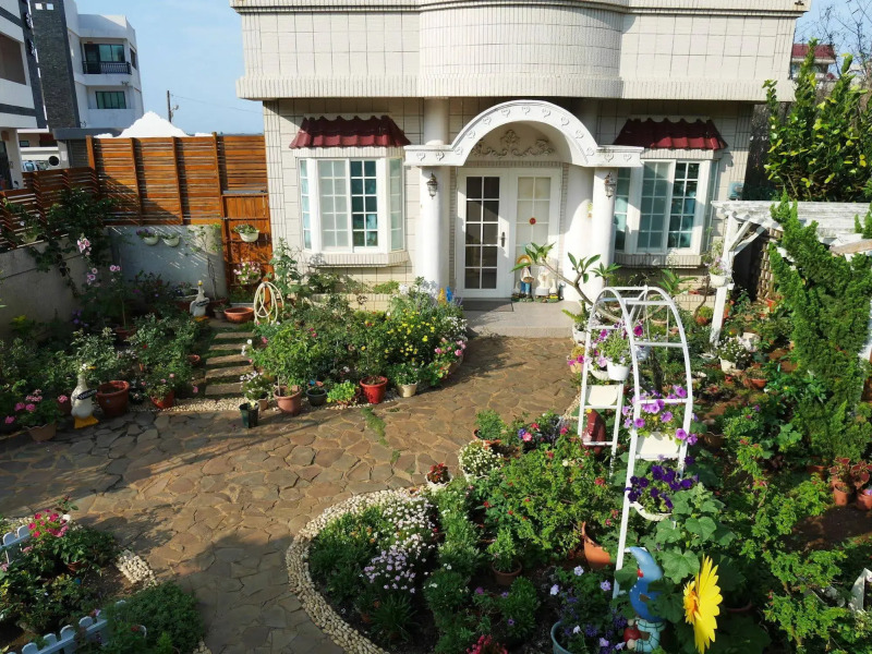 Loving Hut Paradise Island Vegan Bed and Breakfast