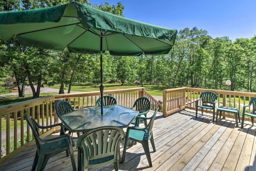 People and Paws Vacation Home by Wisconsin Dells!