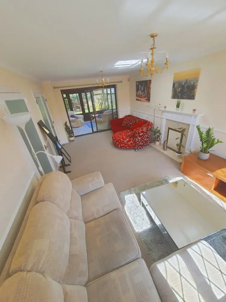 Bright and Spacious Holiday Home in Bradley Stoke