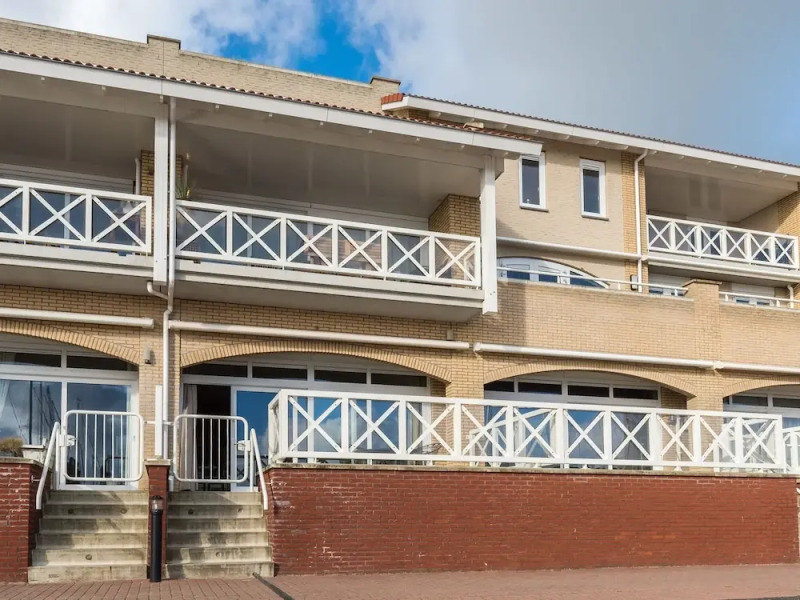 Luxurious 6-person Apartment in Grevelingenmeer Marina