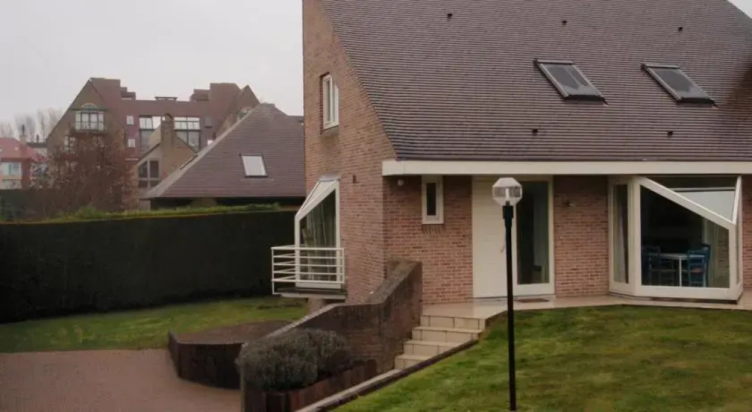 Home With Pool Oostduinkerke