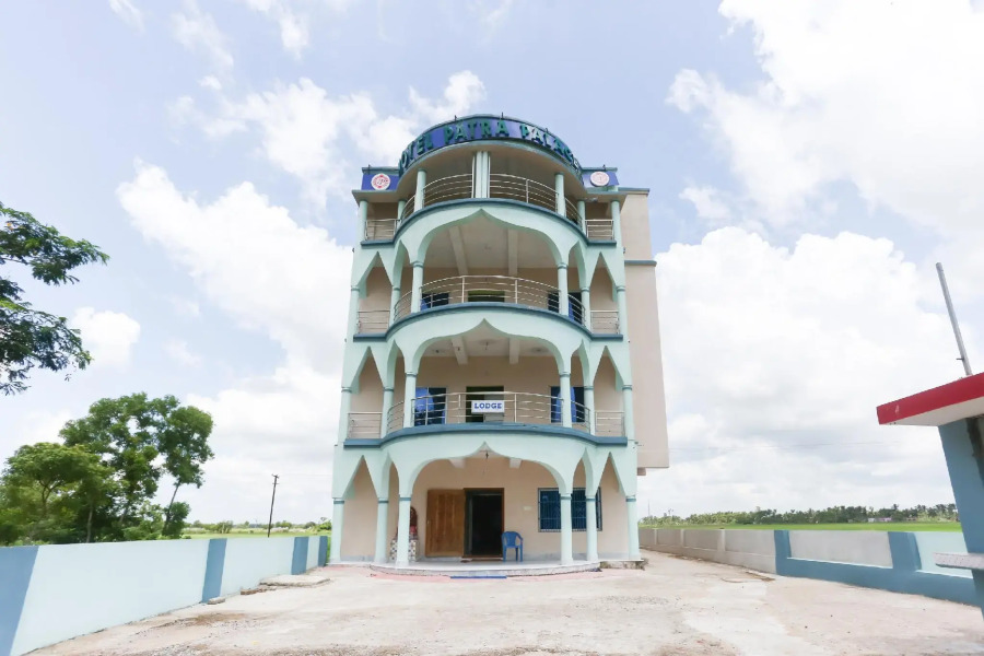 SPOT ON 61585 Patra Palace