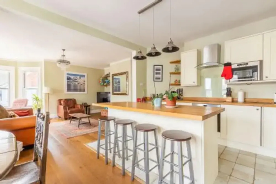 Host Stay Cabbell Towers