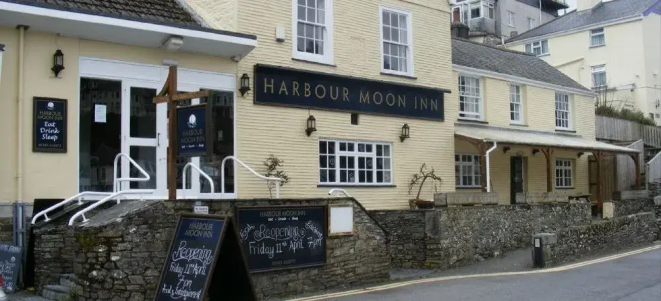 Harbour Moon Inn