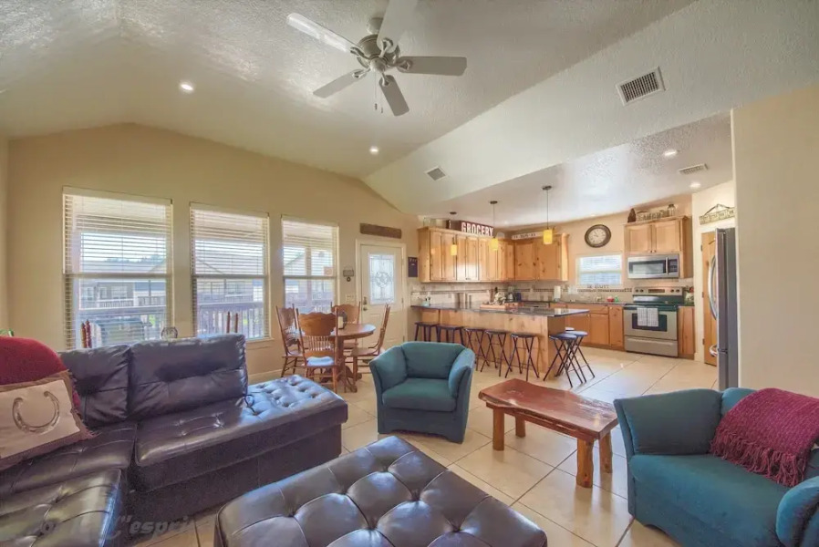 Silver Spur Rr 944016 4 Bedroom Home by RedAwning