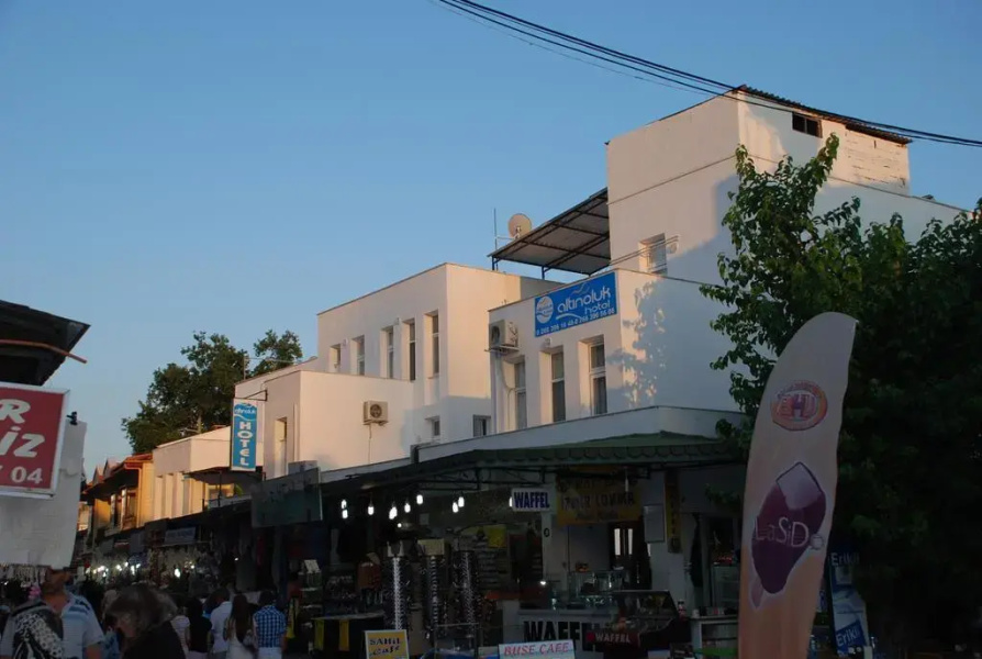 Altinoluk Hotel