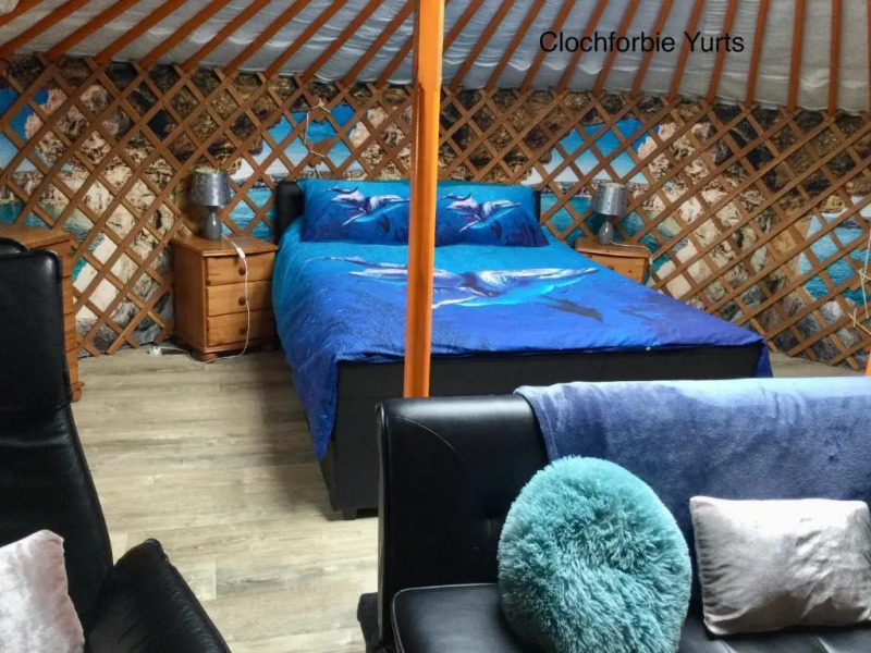 Green Yurt With Hot Tub - Sleeps 3, Parking & Wifi