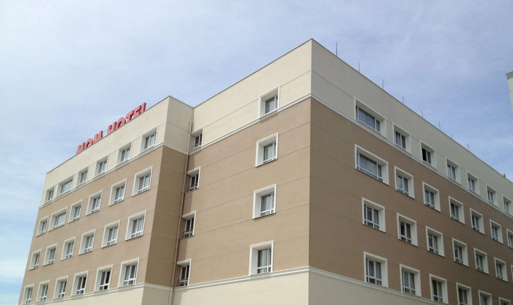 Mom Hotel