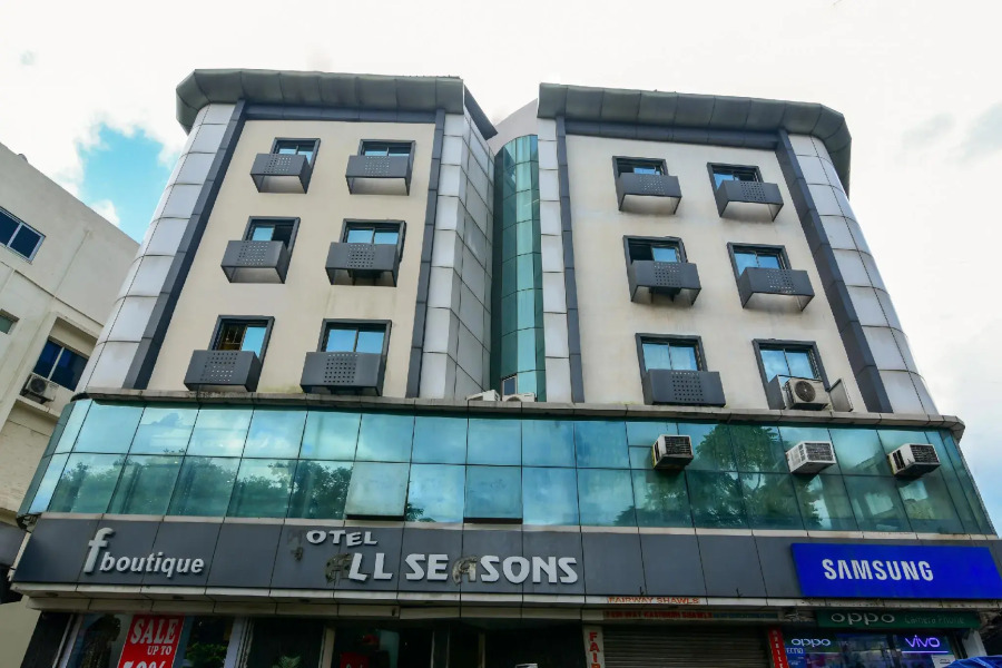 CAPITAL O 61493 Hotel All Seasons