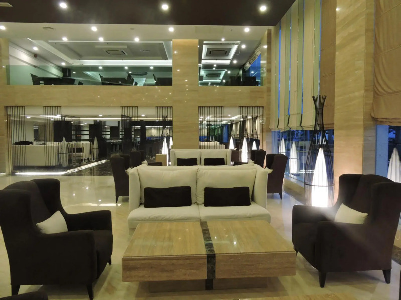 Royale Signature Hotel