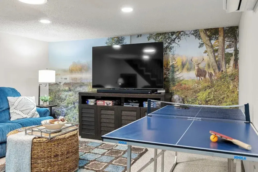 The Bear's Den by Avantstay Prime Location, Renovated w/ Movie & Game Room