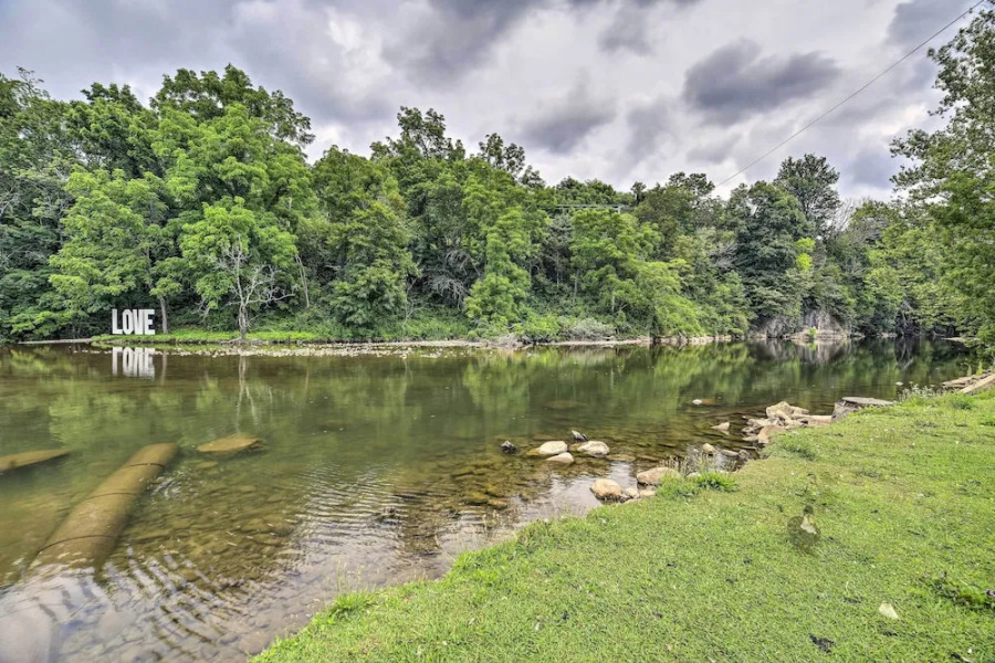 'trout House' in Dtwn Damascus: Near Creeper Trail