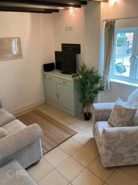 Private Bedrooms in Quaint Oxfordshire Village Cottage