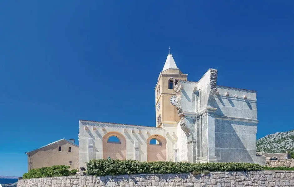 Beautiful Home in Lukovo Sugarje With Wifi and 2 Bedrooms