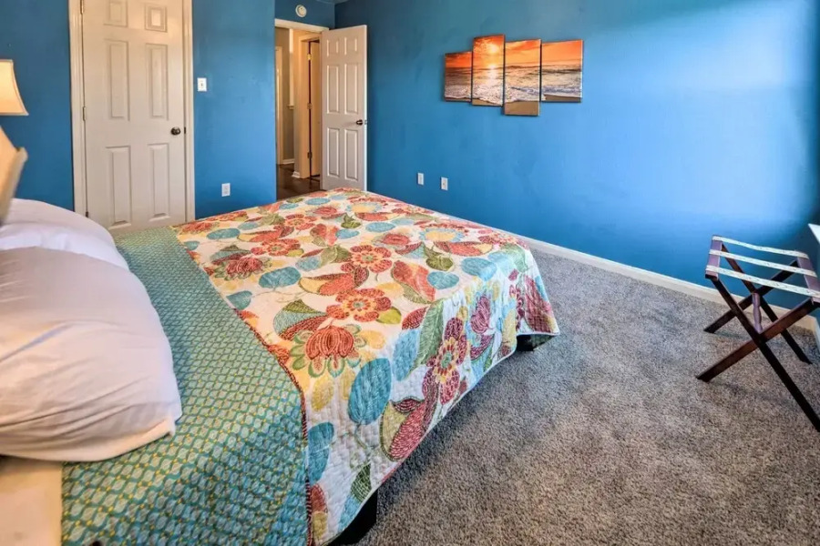 Centrally Located Kyle Home: Walk to Pool & Park!