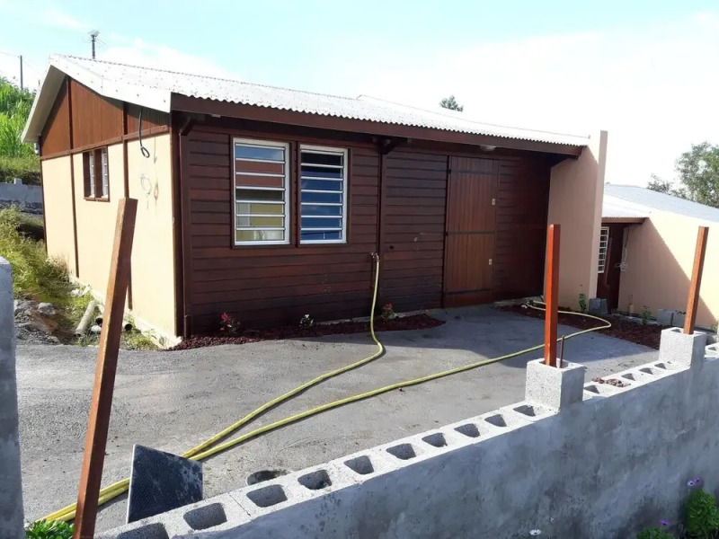 House With 2 Bedrooms in Petite-île, With Furnished Terrace - 5 km Fro