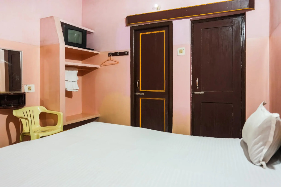 SPOT ON 43309 Indra Bhawan Lodge