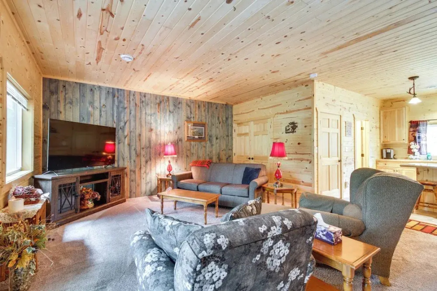 Pequot Lakes Vacation Rental w/ Patio & Fire Pit