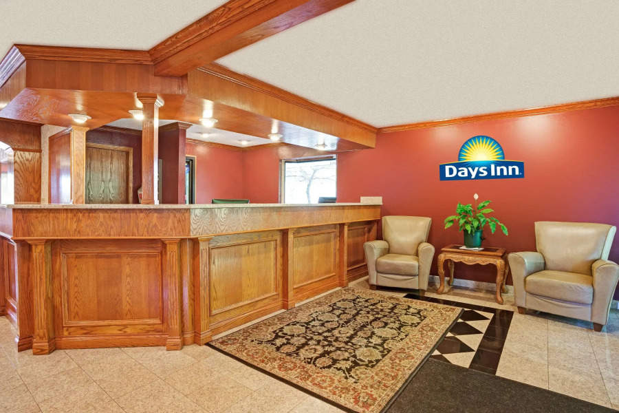 Days Inn & Suites by Wyndham Monroe