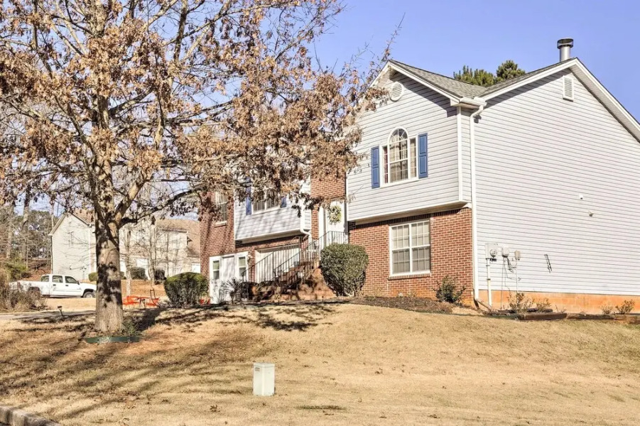 Updated Lithonia Cottage ~ 7 Mi to Stone Mtn!