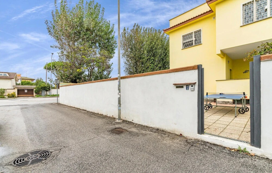 Beautiful Home in Torvaianica With 5 Bedrooms and Outdoor Swimming Pool