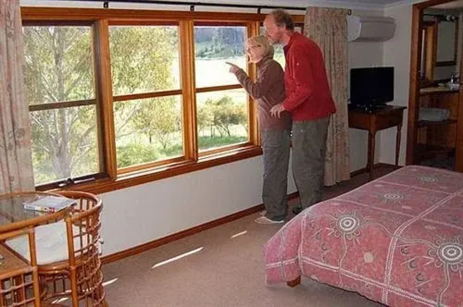 Mole Creek Lodge