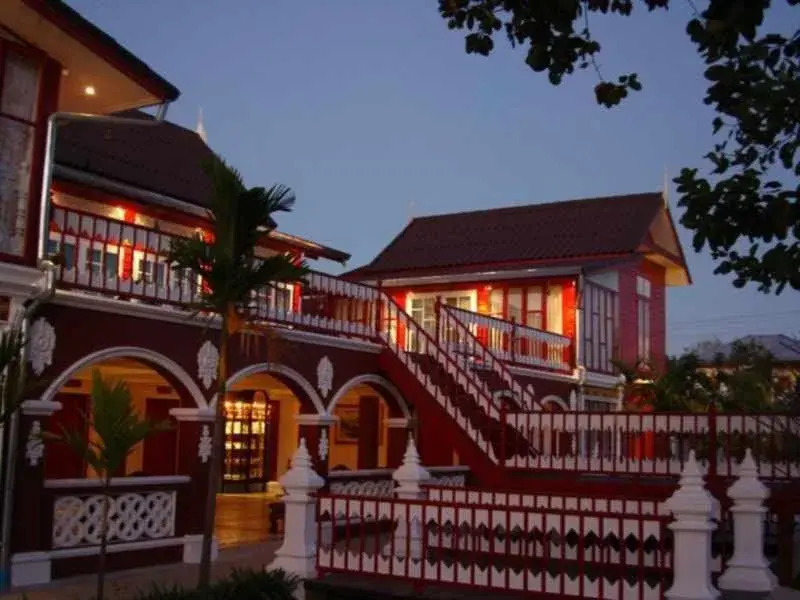 Aunruen Residence And Restaurant