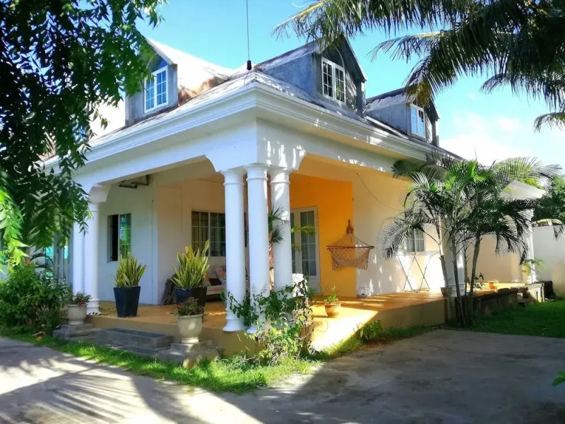 Bahama Breeze Beach Apartment B&B