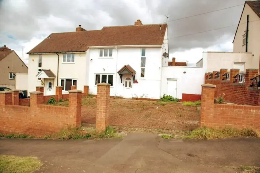 2bed House- Dudley-garden-wifi-tv