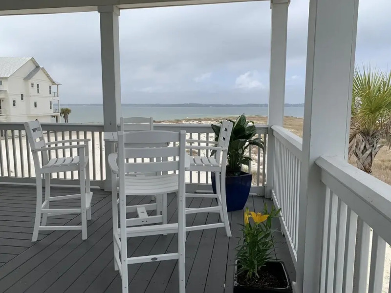 Sunset View 4 Bedroom Home by RedAwning