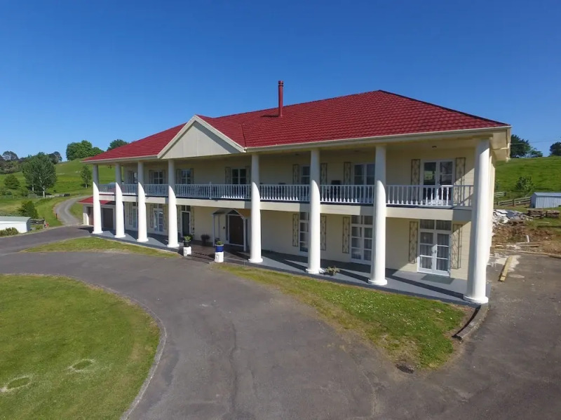 Luxury 5 Brm Oasis in Temple View