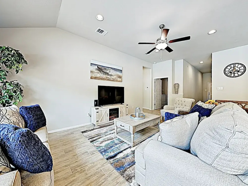 New Listing! Brand-new Hideaway Near Lakeside Fun 4 Bedroom Home