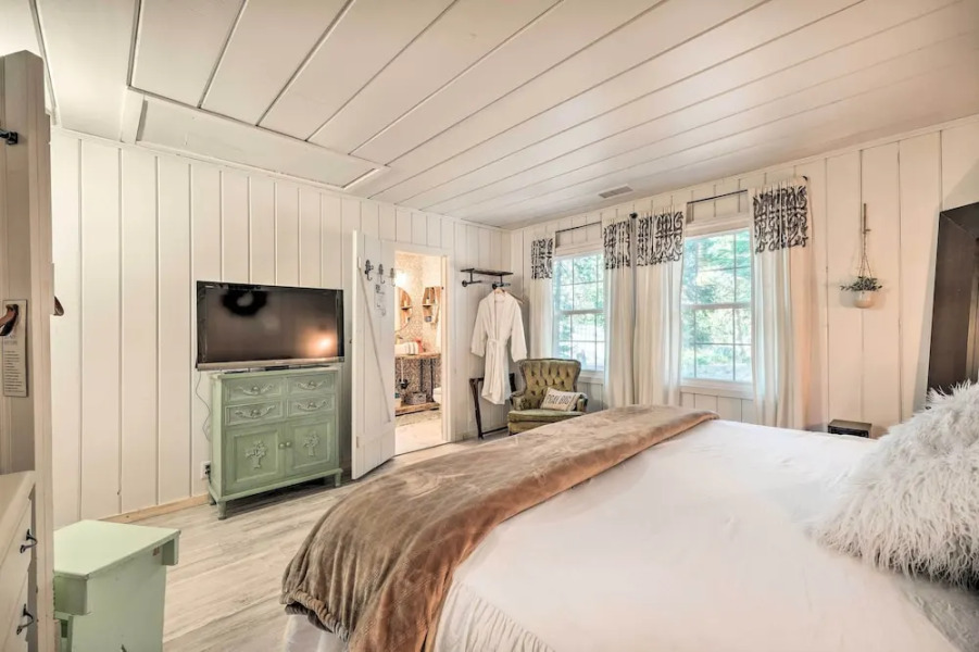 Strawberry Hill Cabin' 5 Mi to Skiing and Lake