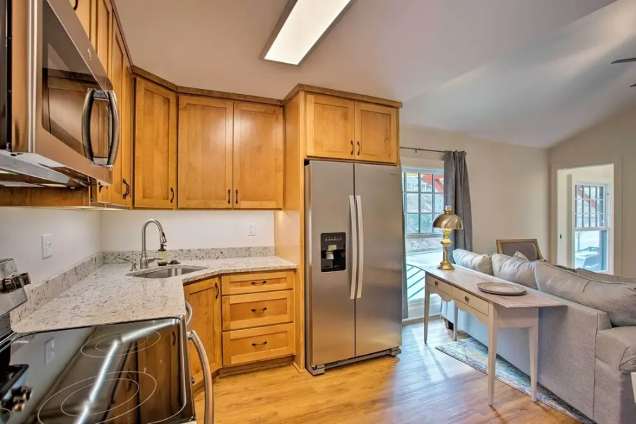 Walk to Dining: Saluda Main Street Retreat!