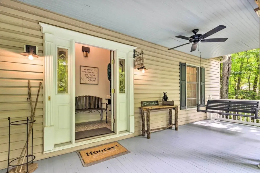 Blue Ridge Mtn Escape: Home w/ Deck & Fire Pit!