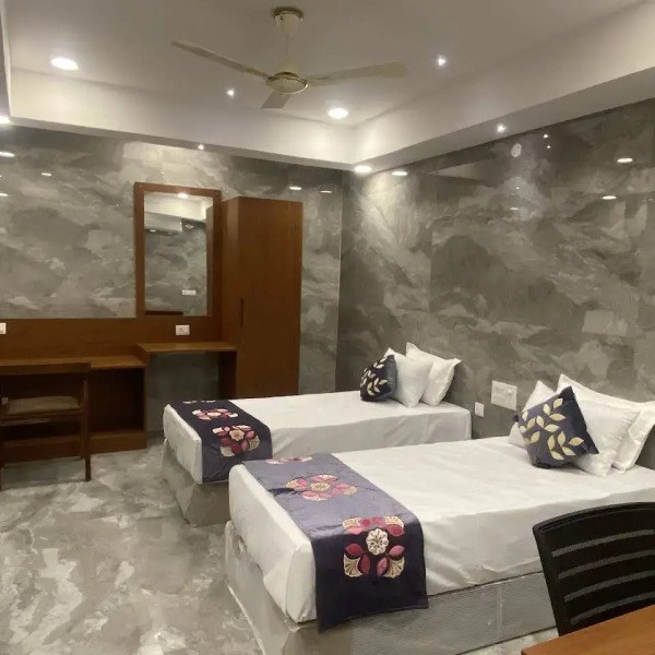 Hotel Sri Pranams Royal Grand