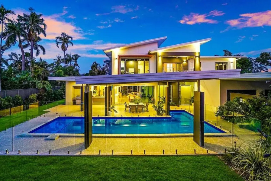 ZENLUX - 5BR Holiday Home with Pool