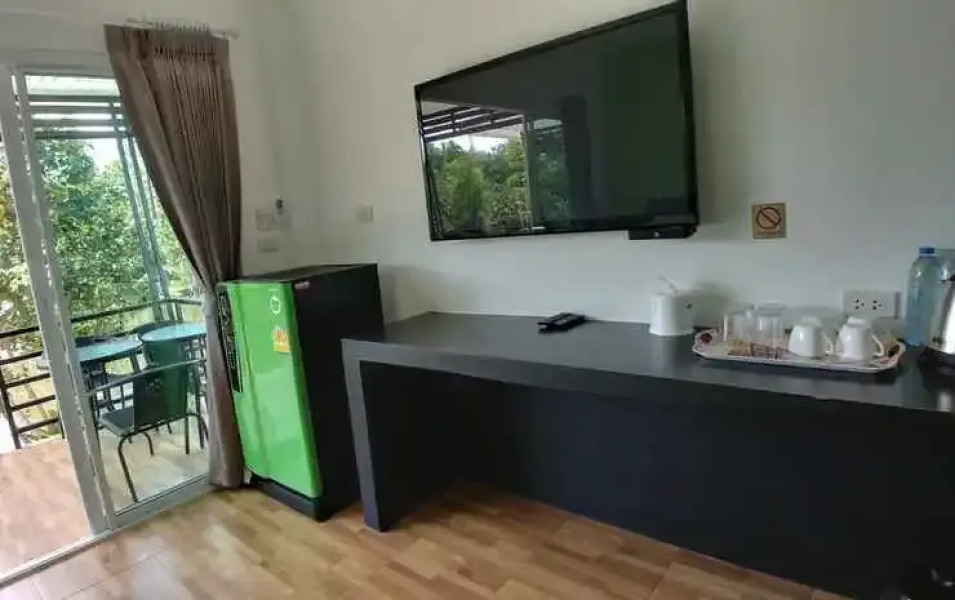 Thipburee Riverside Hotel