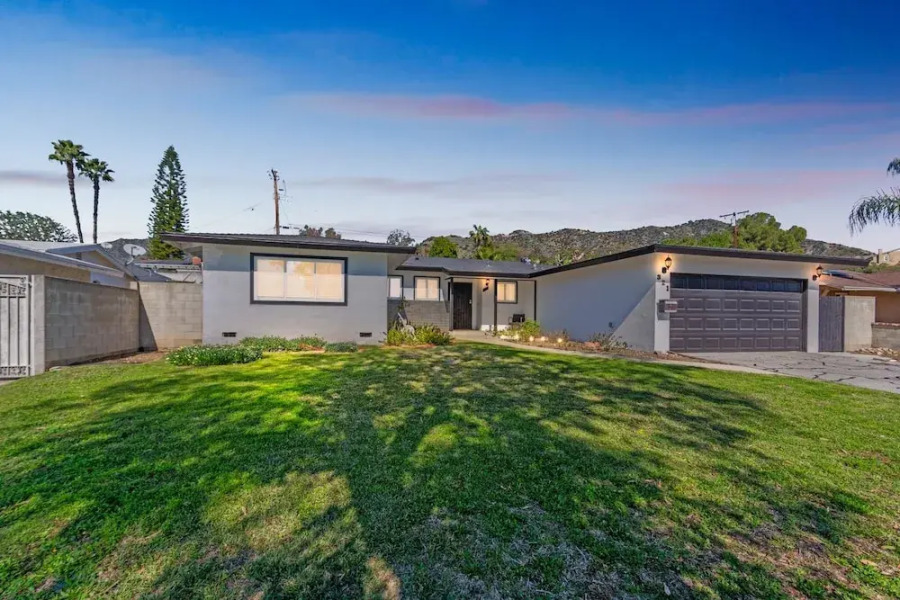 Modern Relaxing Retreat With Private Pool 4 Bedroom Home by RedAwning