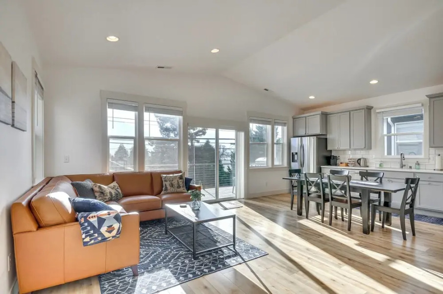 Stunning Stevenson Retreat w/ Mountain Views!